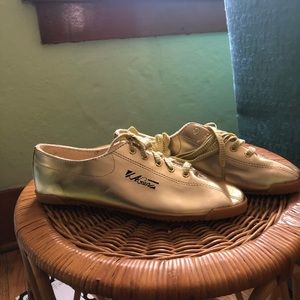 NWOB Vtg LA GEAR Gold Sneakers